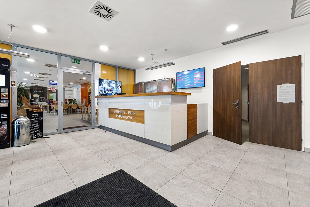 Pronájem kanceláře 317 m² – fotografie 2