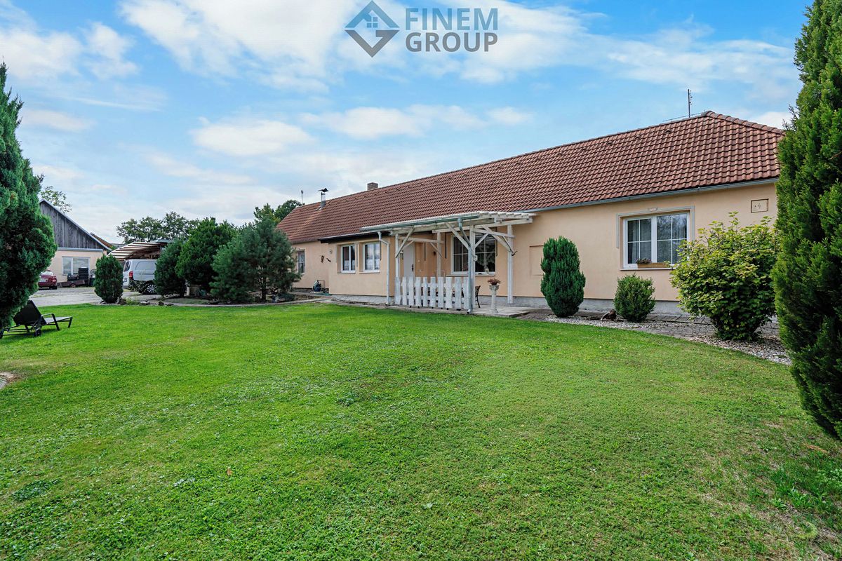 Prodej rodinného domu 728 m², pozemek 1388 m² – fotografie 3