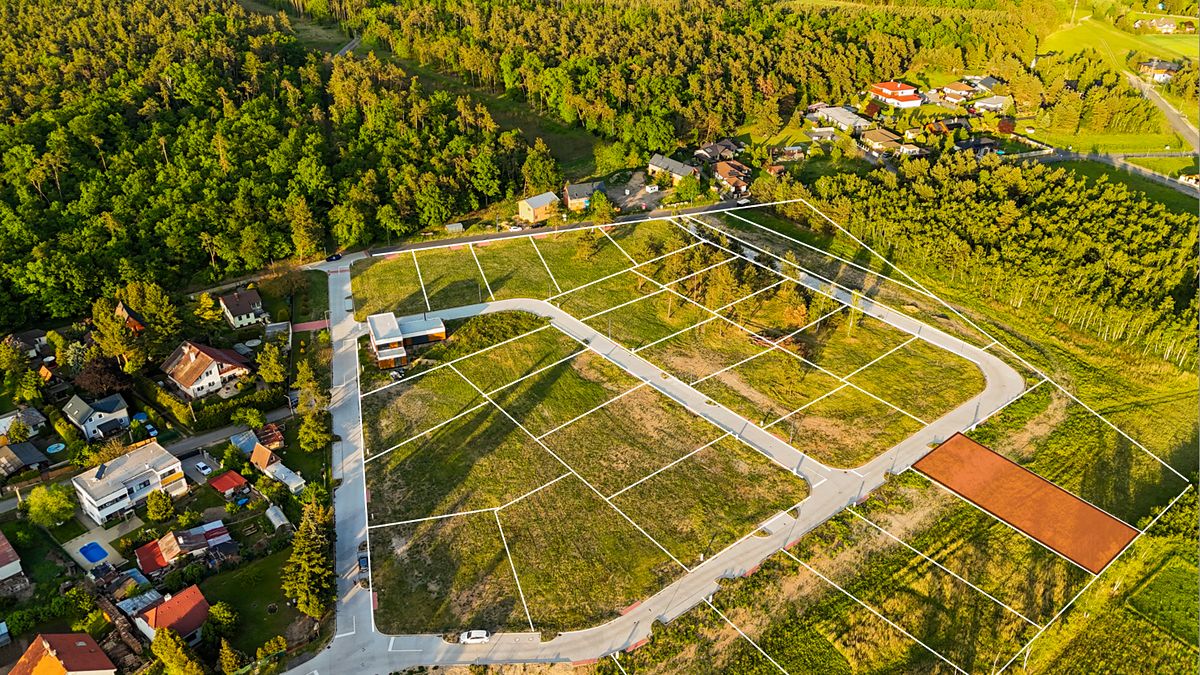 Prodej stavebního pozemku 837 m², Káraný – fotka 1 z 3