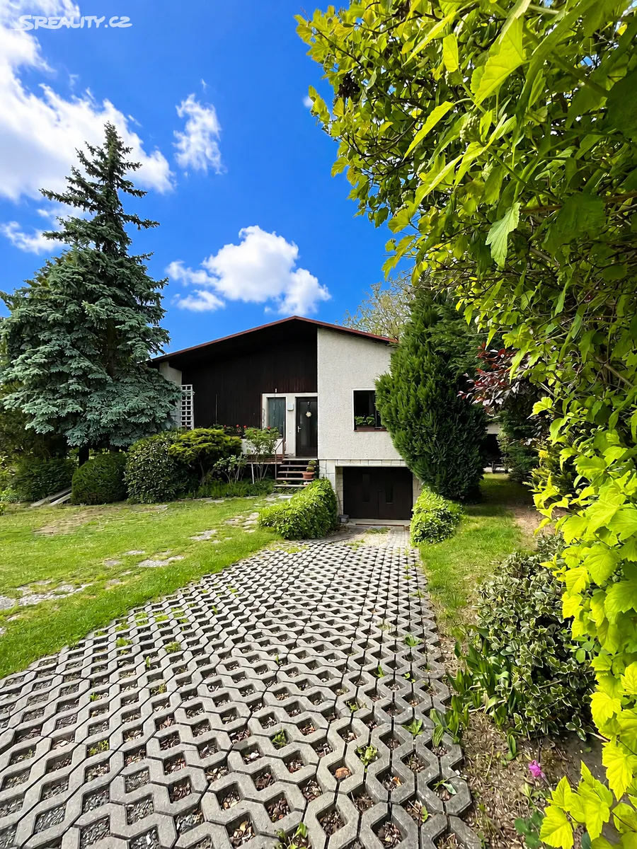 Prodej rodinného domu 203 m², pozemek 837 m² – pohled 2