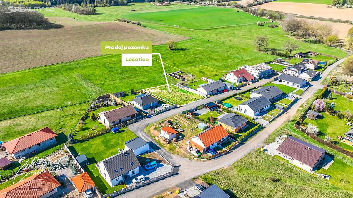 Prodej stavebního pozemku 819 m², Lešetice