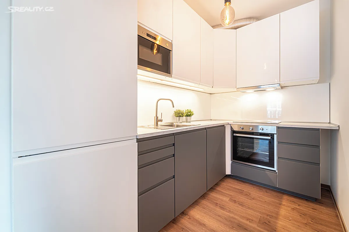 Pronájem bytu 3+kk 70 m² – pohled 2