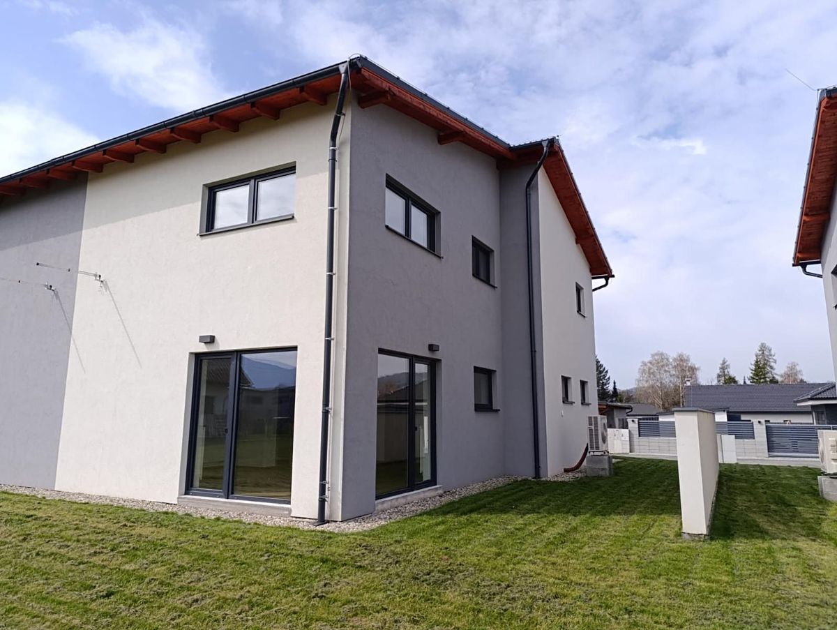 Prodej rodinného domu 160 m², pozemek 433 m² – fotografie 2
