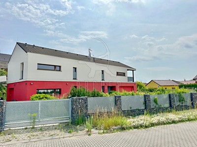 Prodej  rodinného domu 317 m², pozemek 832 m²