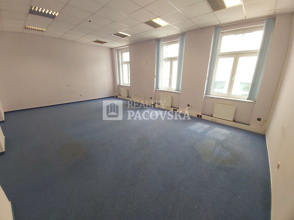 Pronájem kanceláře 145 m² – fotografie 3