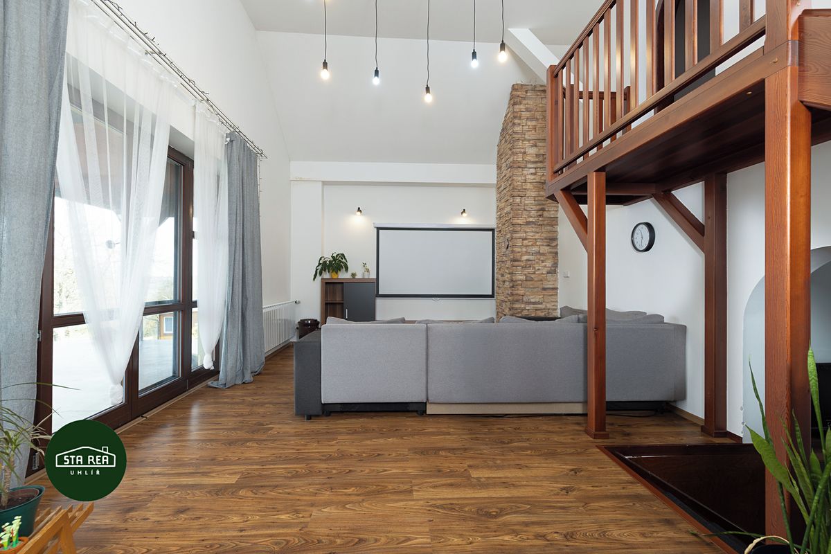 Prodej rodinného domu 238 m², pozemek 2067 m²