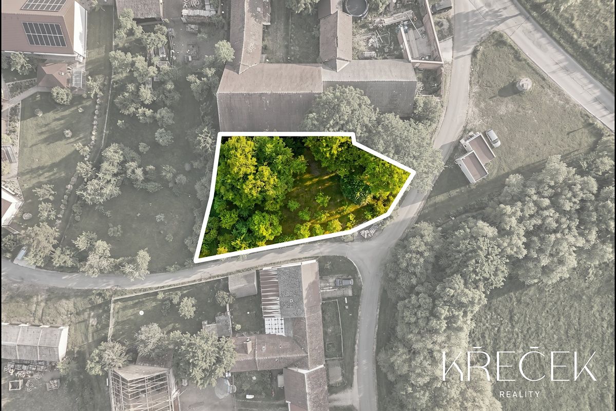 Prodej stavebního pozemku 698 m² – fotografie 2