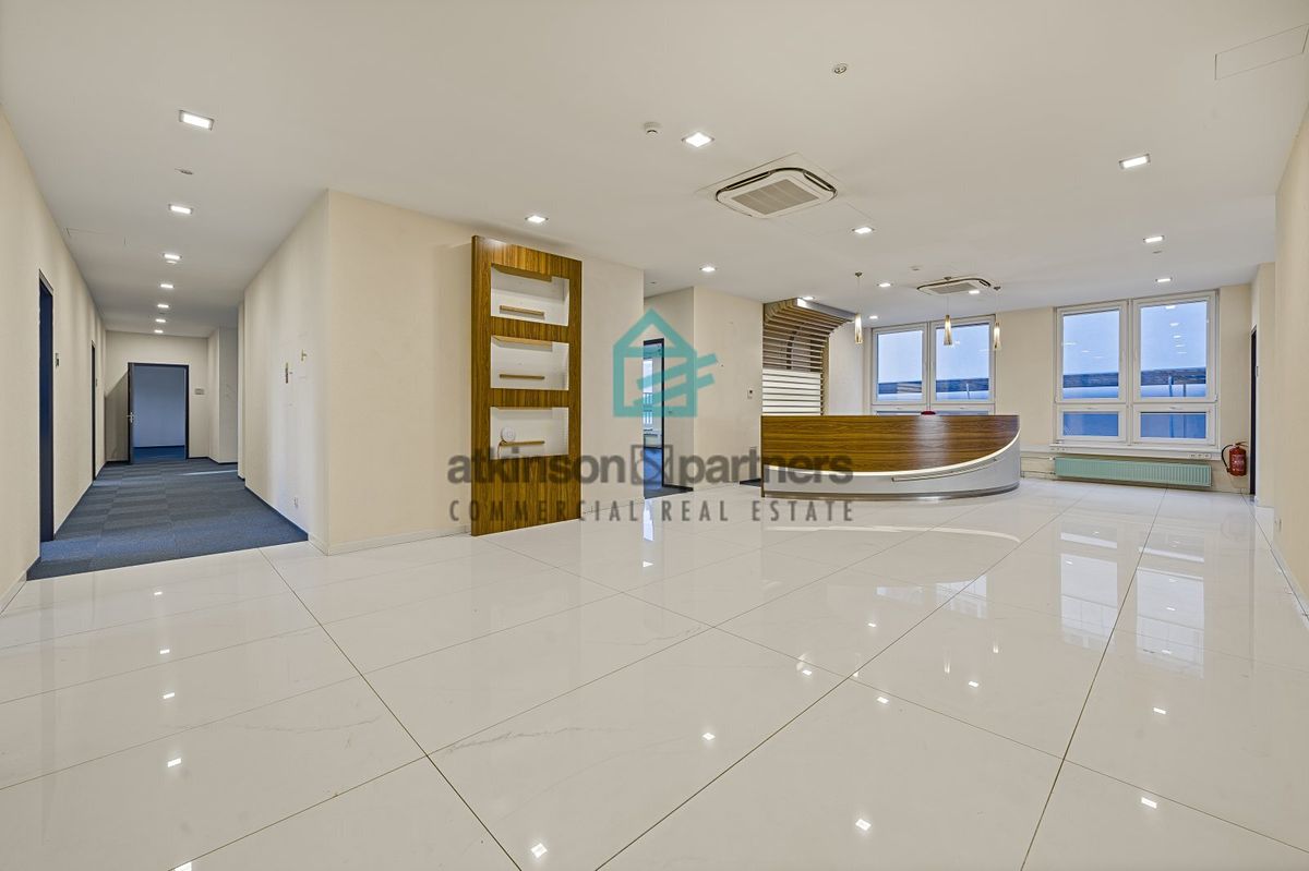 Pronájem kanceláře 3500 m² – fotografie 3