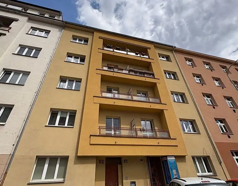 Prodej bytu 2+1 74 m², Praha – náhled fotky 1