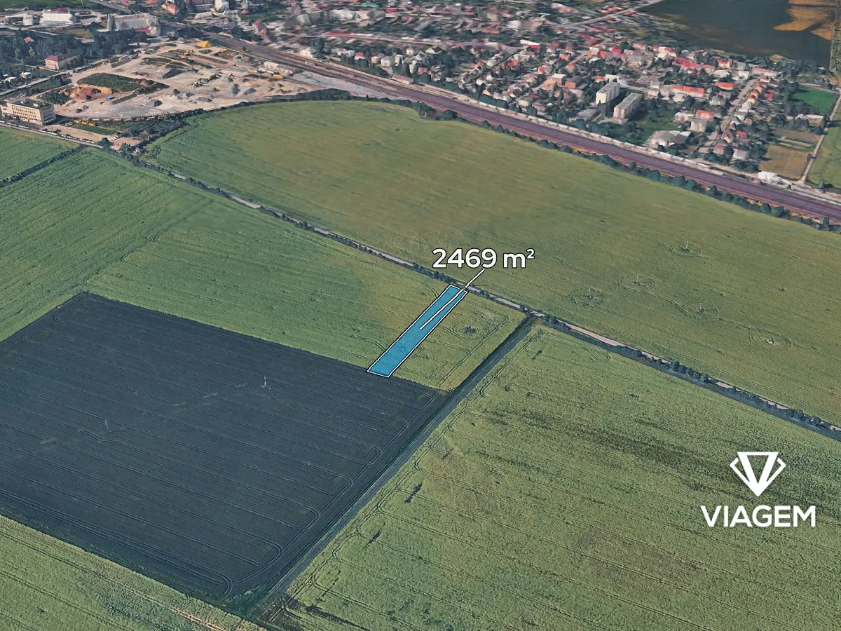Prodej podílu 1/3 pole 823 m²