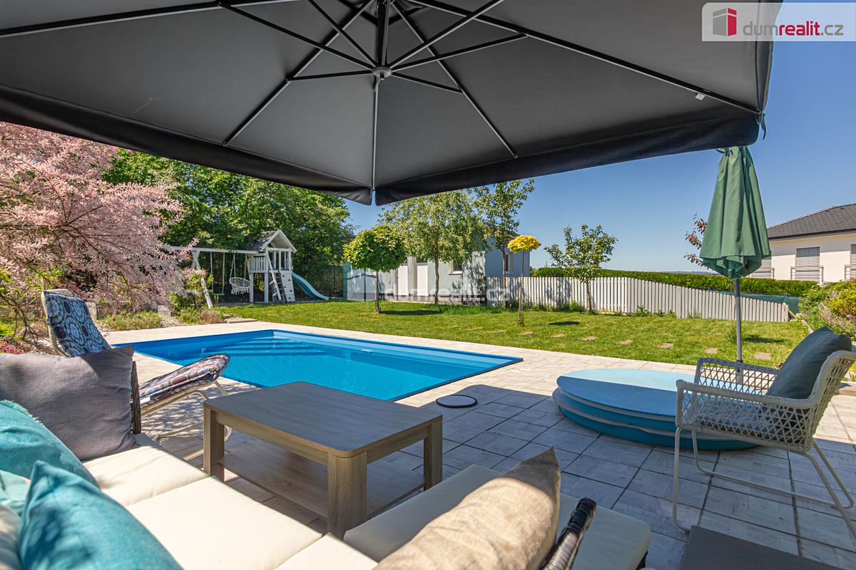 Prodej rodinného domu 135 m², pozemek 860 m² – fotografie 2