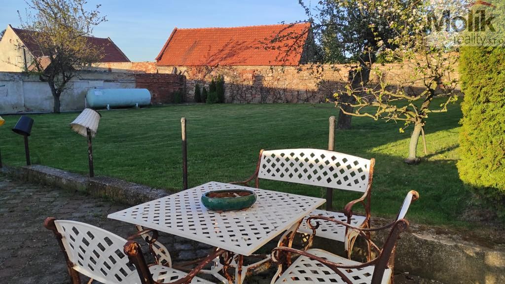 Prodej rodinného domu 240 m², pozemek 880 m² – fotografie 4