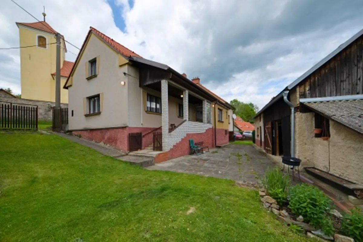 Prodej rodinného domu 255 m², pozemek 3631 m²