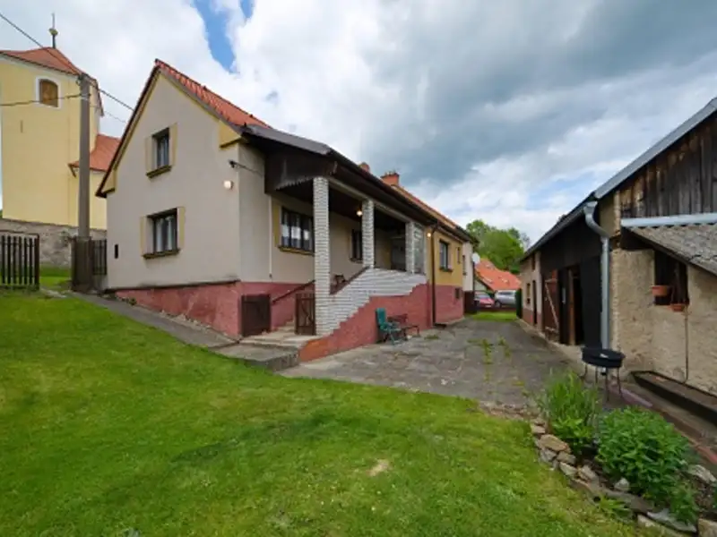 Prodej rodinného domu 255 m², pozemek 3631 m², Divišov – náhled fotky 1