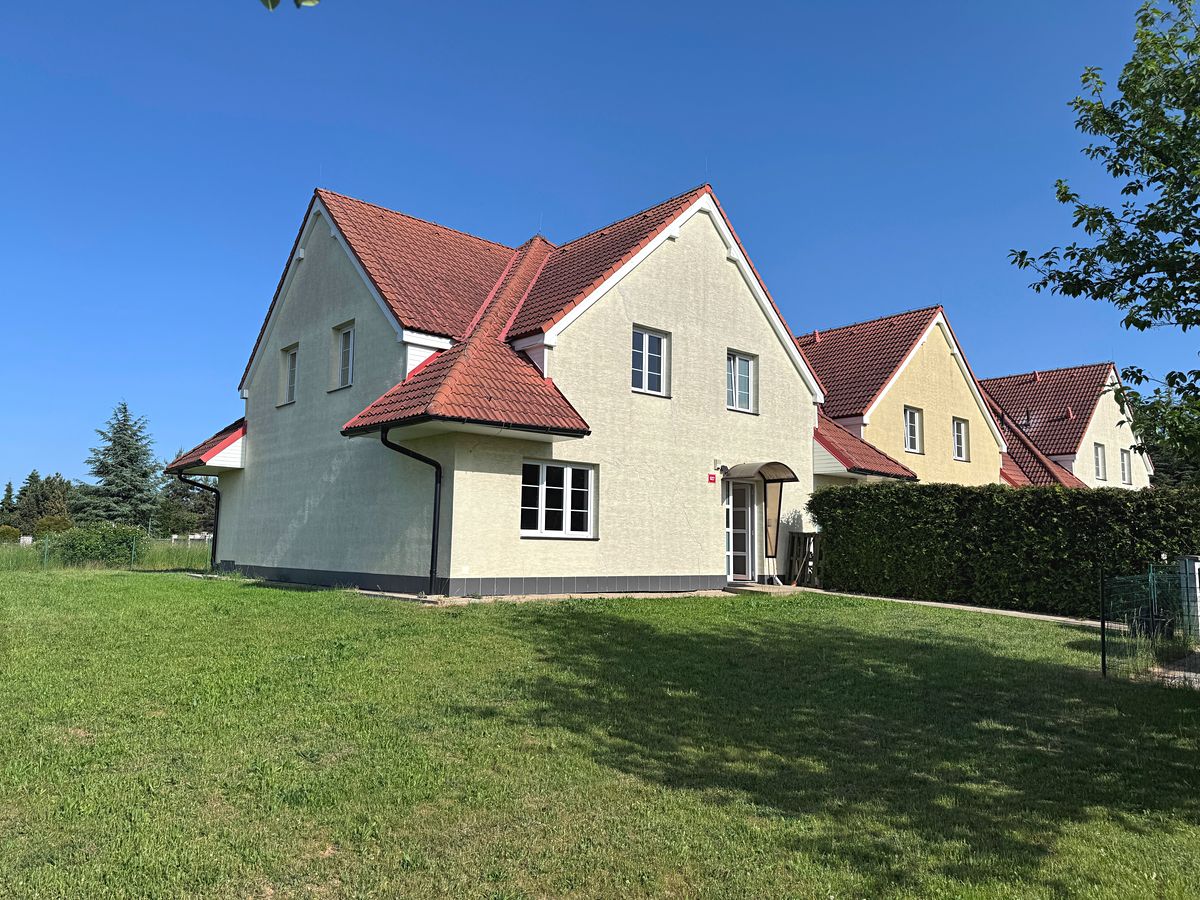 Pronájem rodinného domu 180 m², pozemek 288 m² – fotografie 2