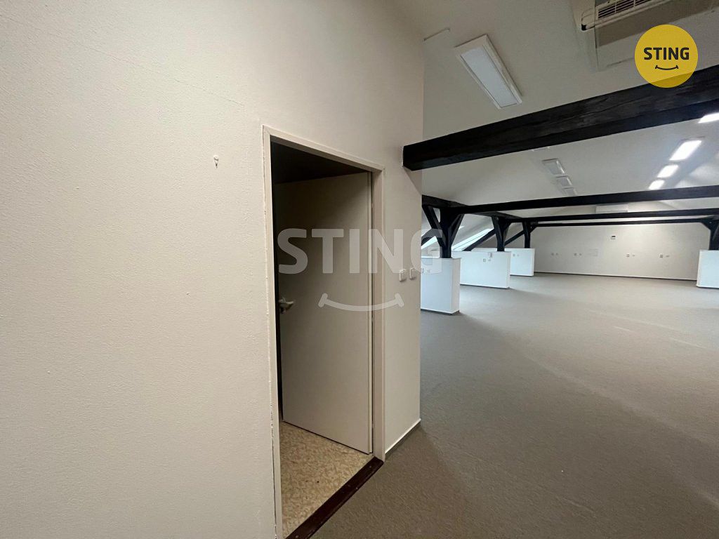 Pronájem kanceláře 120 m² – fotografie 4