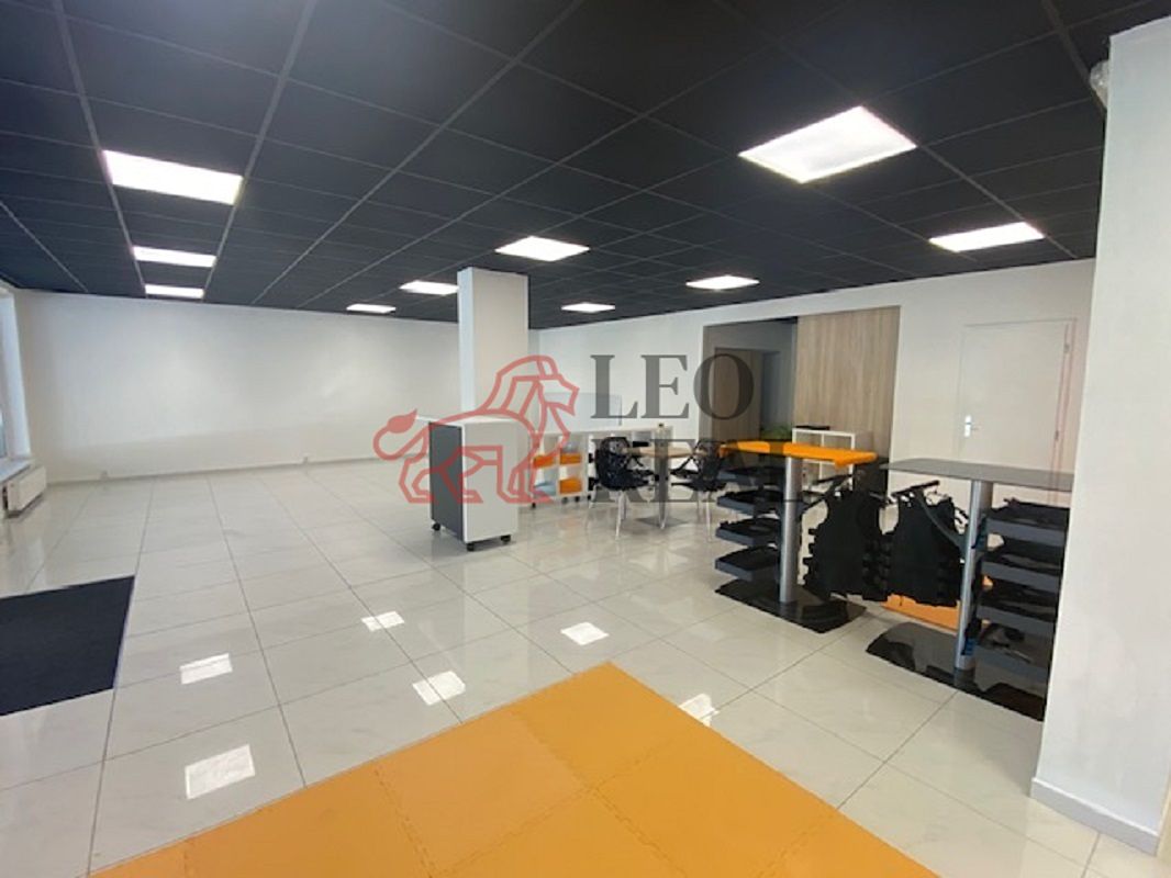 Prodej obchodního prostoru 120 m² – fotografie 3
