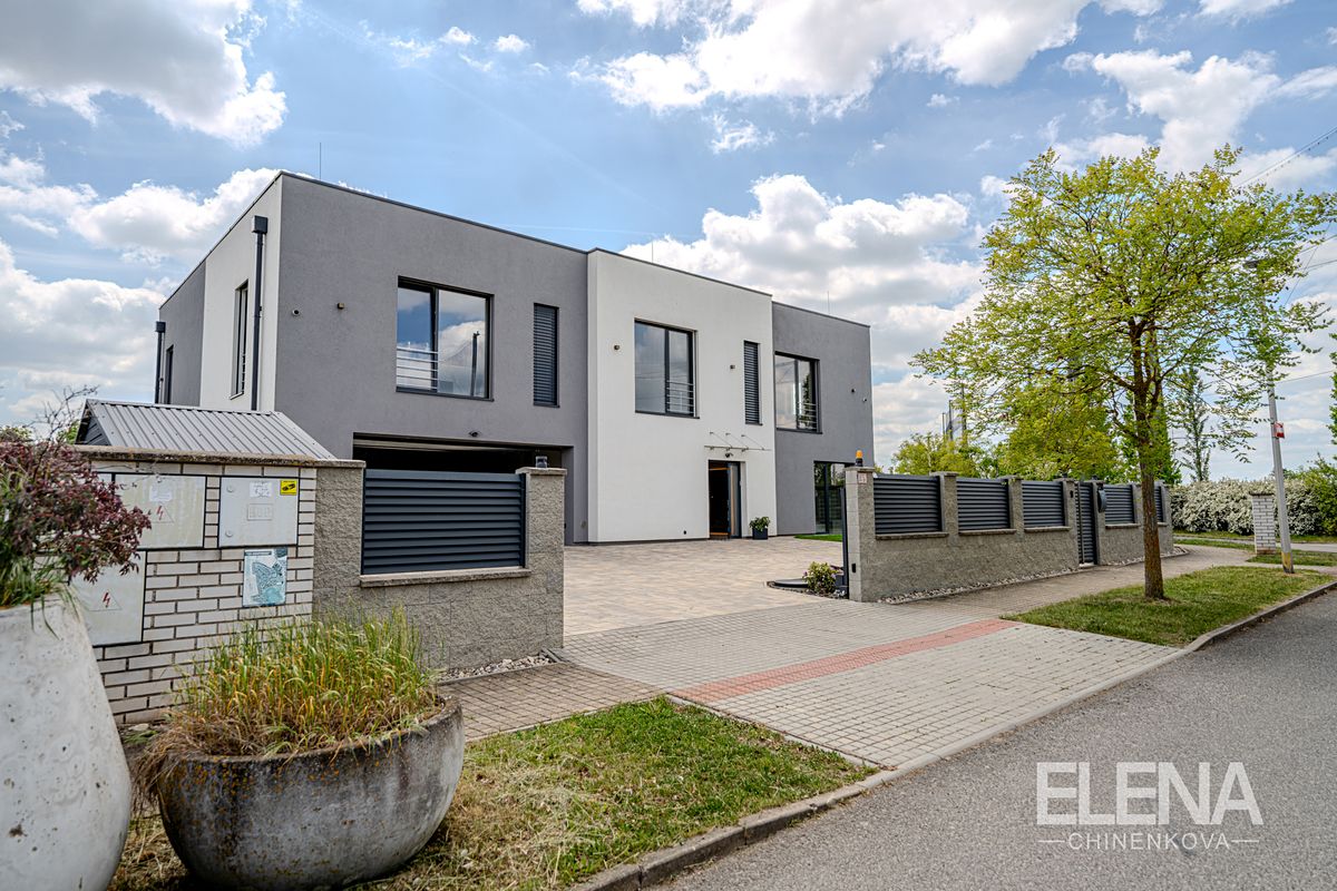 Prodej rodinného domu 416 m², pozemek 1285 m², Vysoký Újezd – fotka 1 z 3