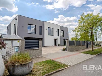 Prodej rodinného domu 416 m², pozemek 1285 m²