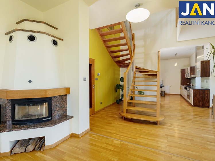 Haus zum Kauf, 287 m² (1 von 45)