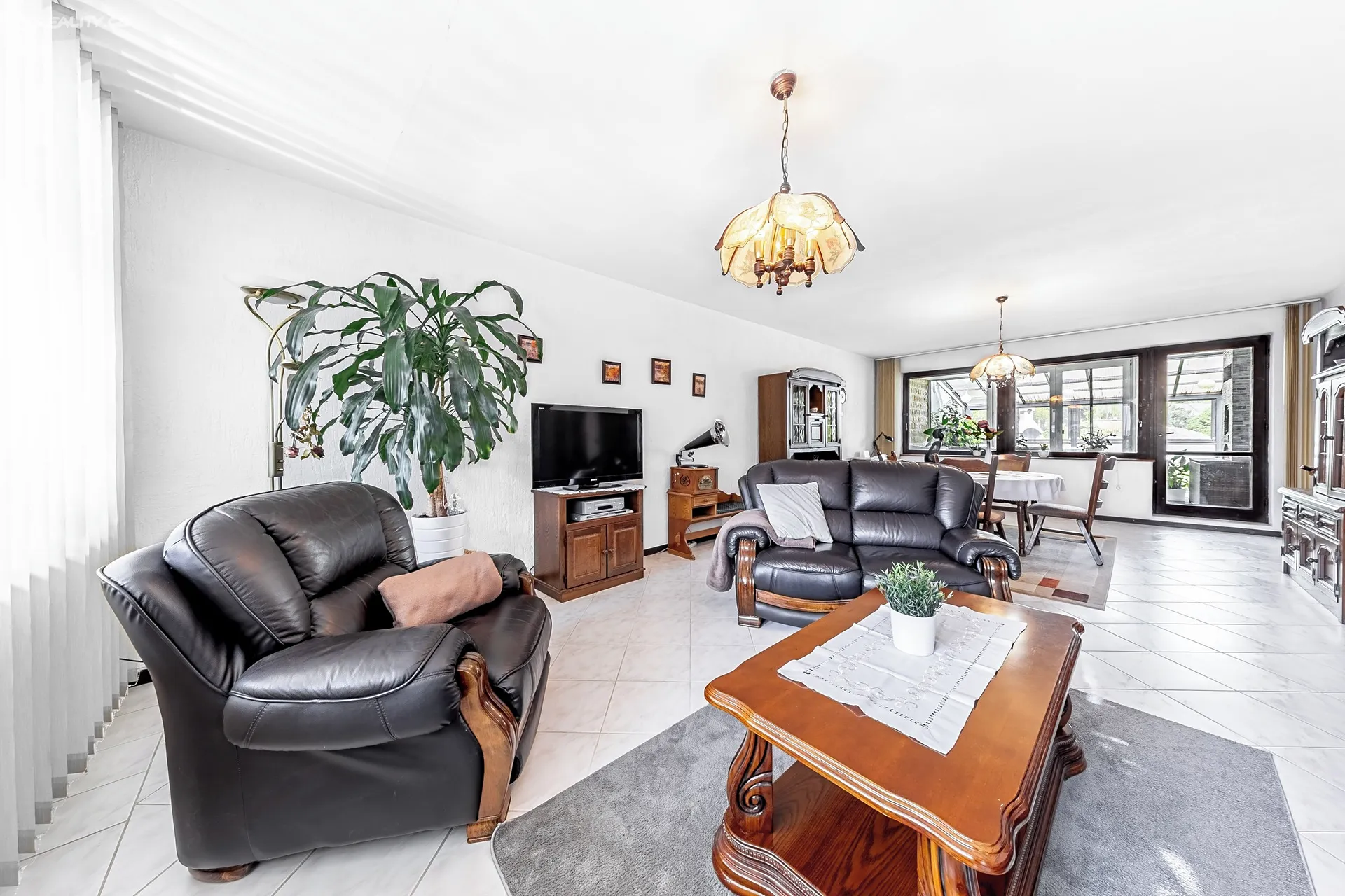 Prodej rodinného domu 304 m², pozemek 600 m²