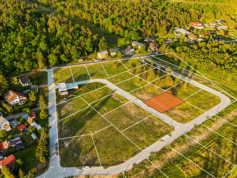 Prodej stavebního pozemku 703 m², Káraný – náhled fotky 2