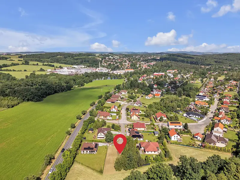 Prodej stavebního pozemku 1080 m², Velké Popovice – náhled fotky 1