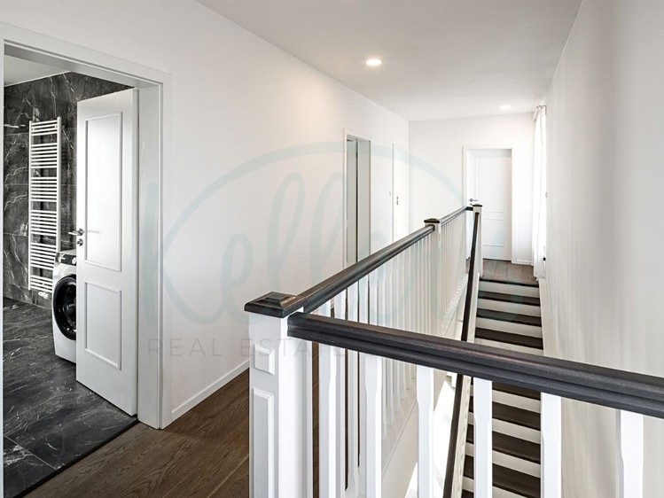 Pronájem domu, 244 m² (12 z 37)