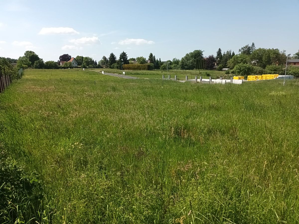 Prodej stavebního pozemku 801 m² – fotografie 2