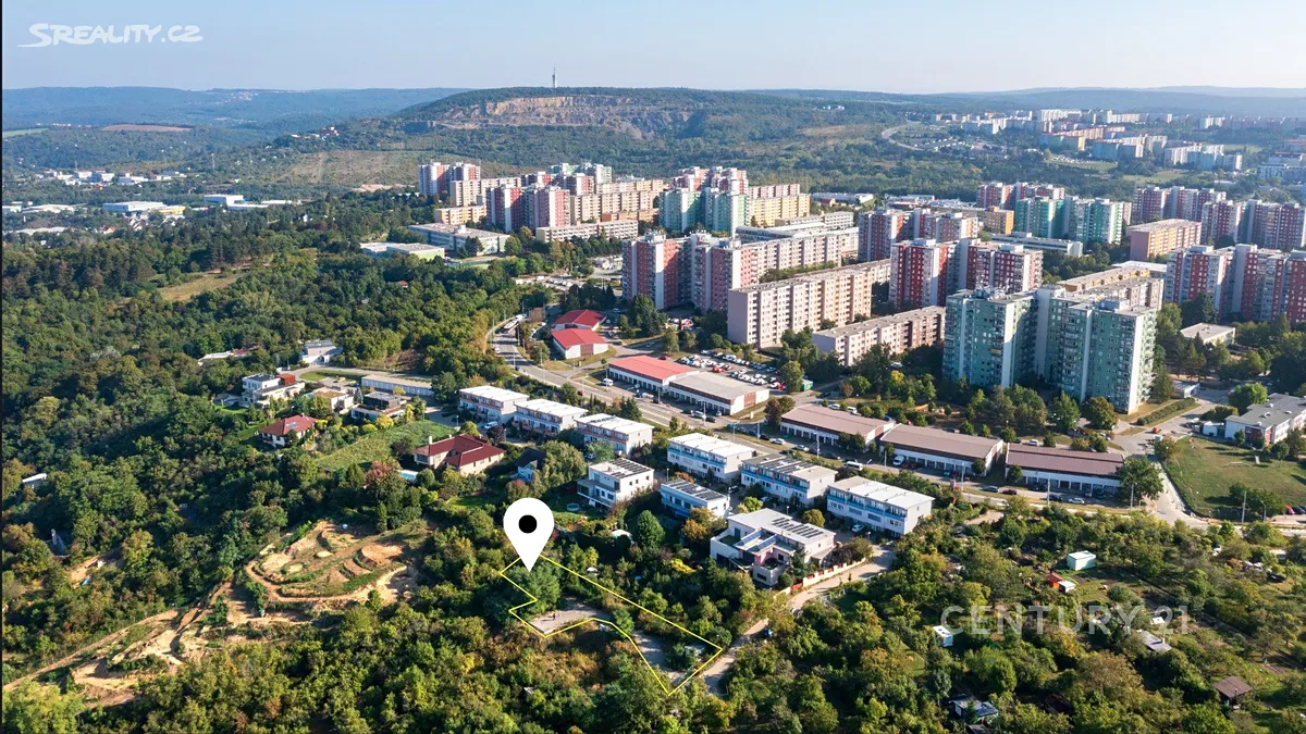 Prodej stavebního pozemku 2004 m²