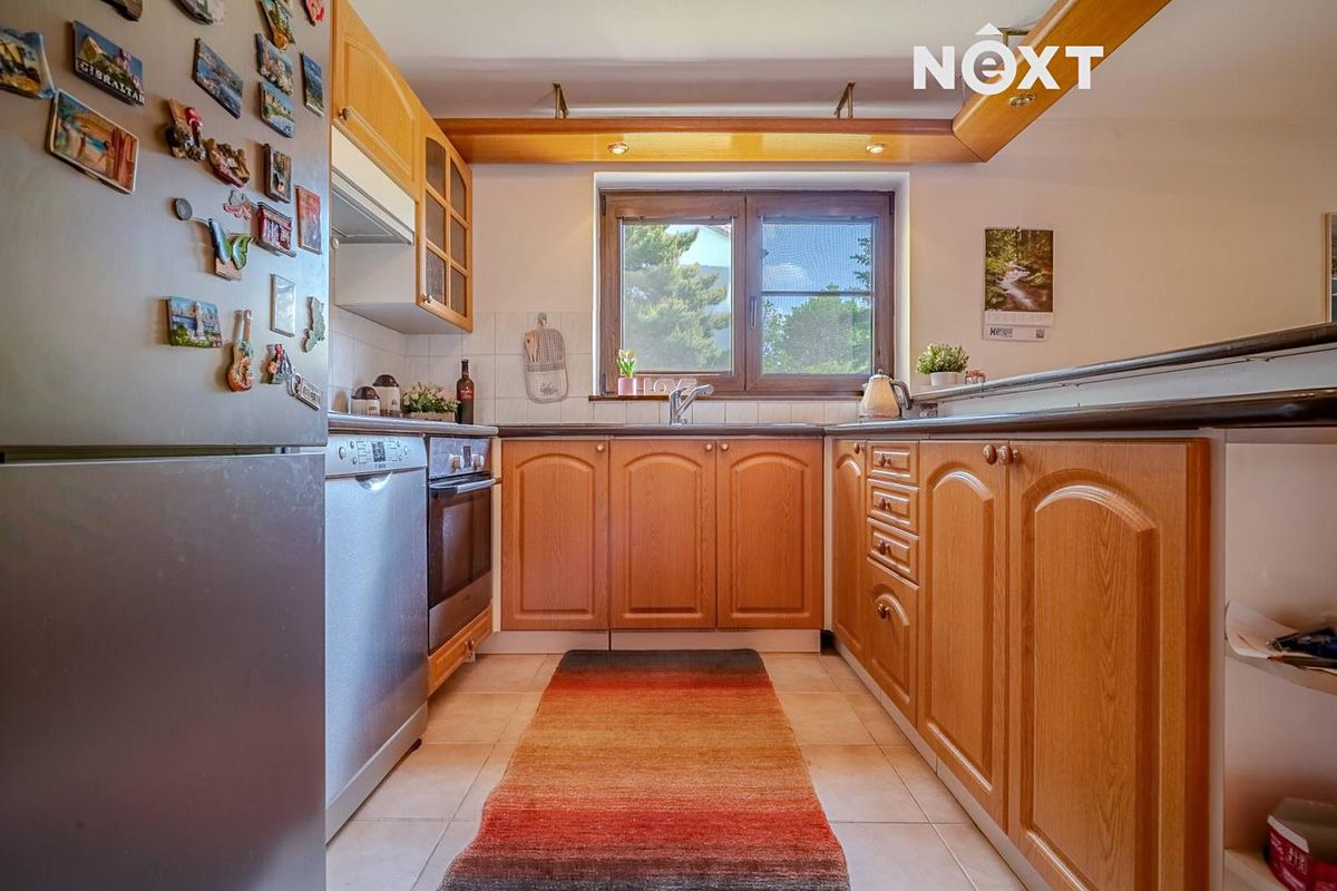 Prodej rodinného domu 179 m², pozemek 839 m² – fotografie 3