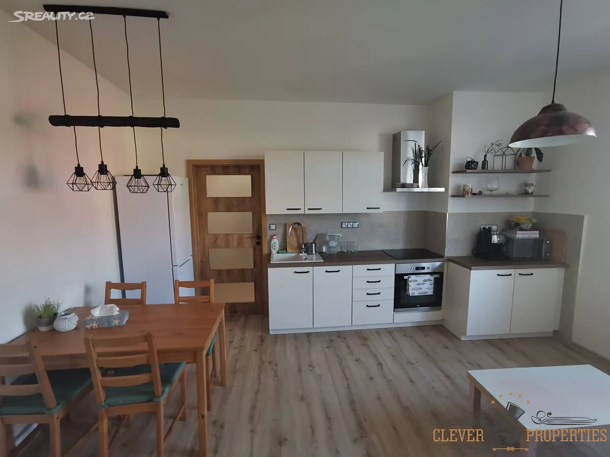 Pronájem bytu 2+kk 48 m² – pohled 3