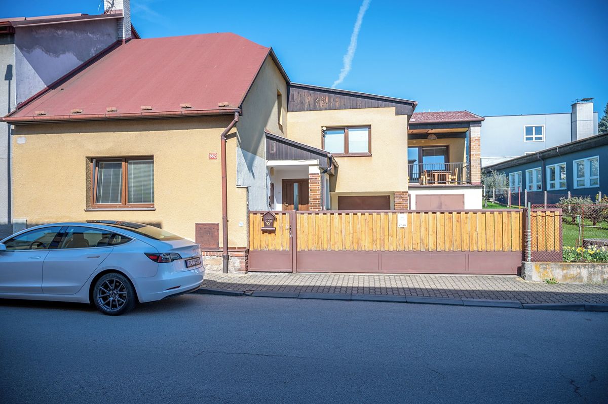 Prodej rodinného domu 247 m², pozemek 1094 m²