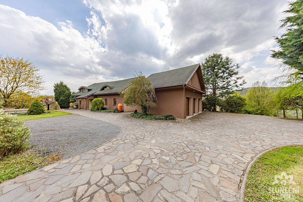 Prodej vily 760 m², pozemek 4224 m² – fotografie 4