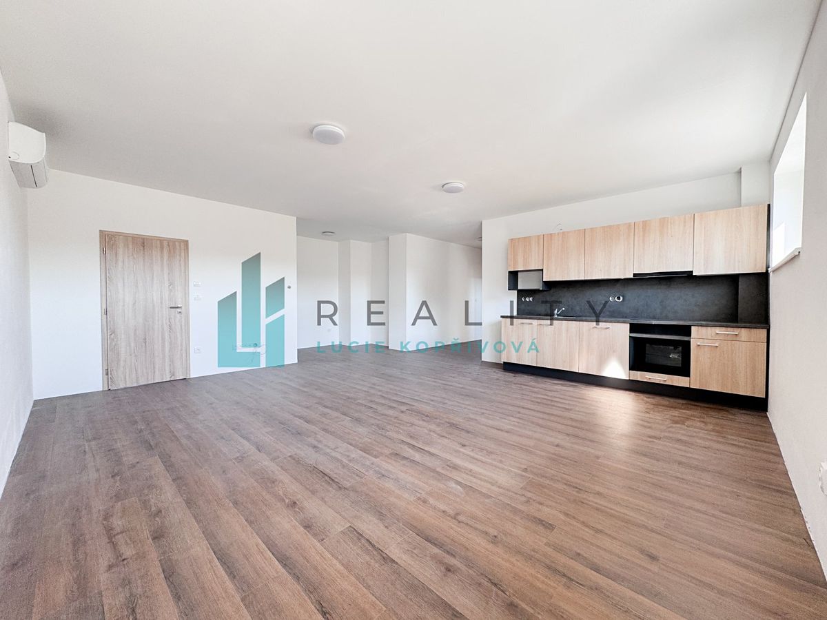 Pronájem bytu 3+kk 81 m² – fotografie 4