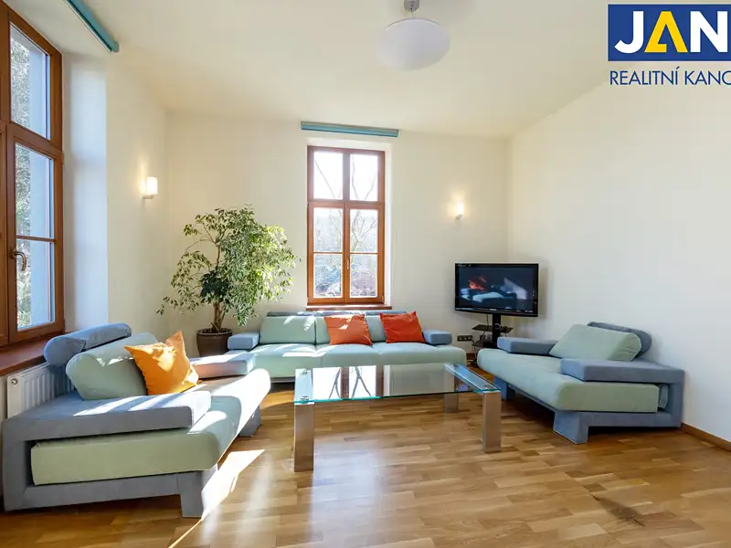Prodej vily 287 m², pozemek 1900 m², Krnov – náhled fotky 2