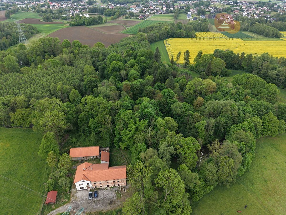 Prodej rodinného domu 993 m², pozemek 12976 m²