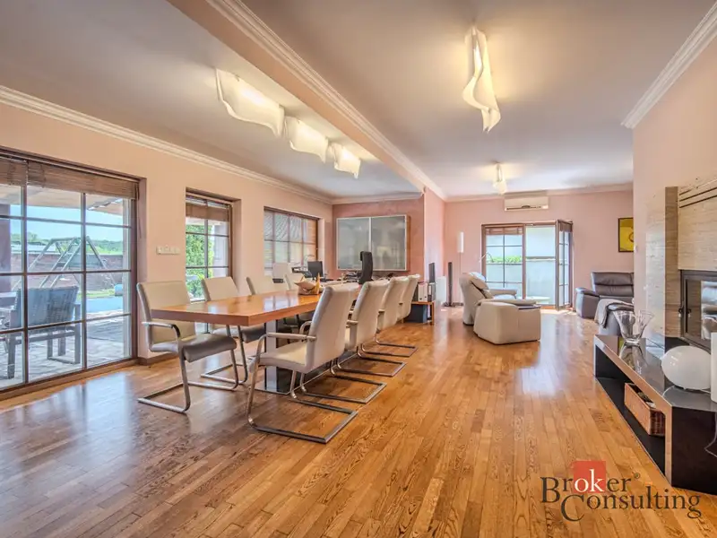 Prodej rodinného domu 307 m², pozemek 874 m², Praha – náhled fotky 3