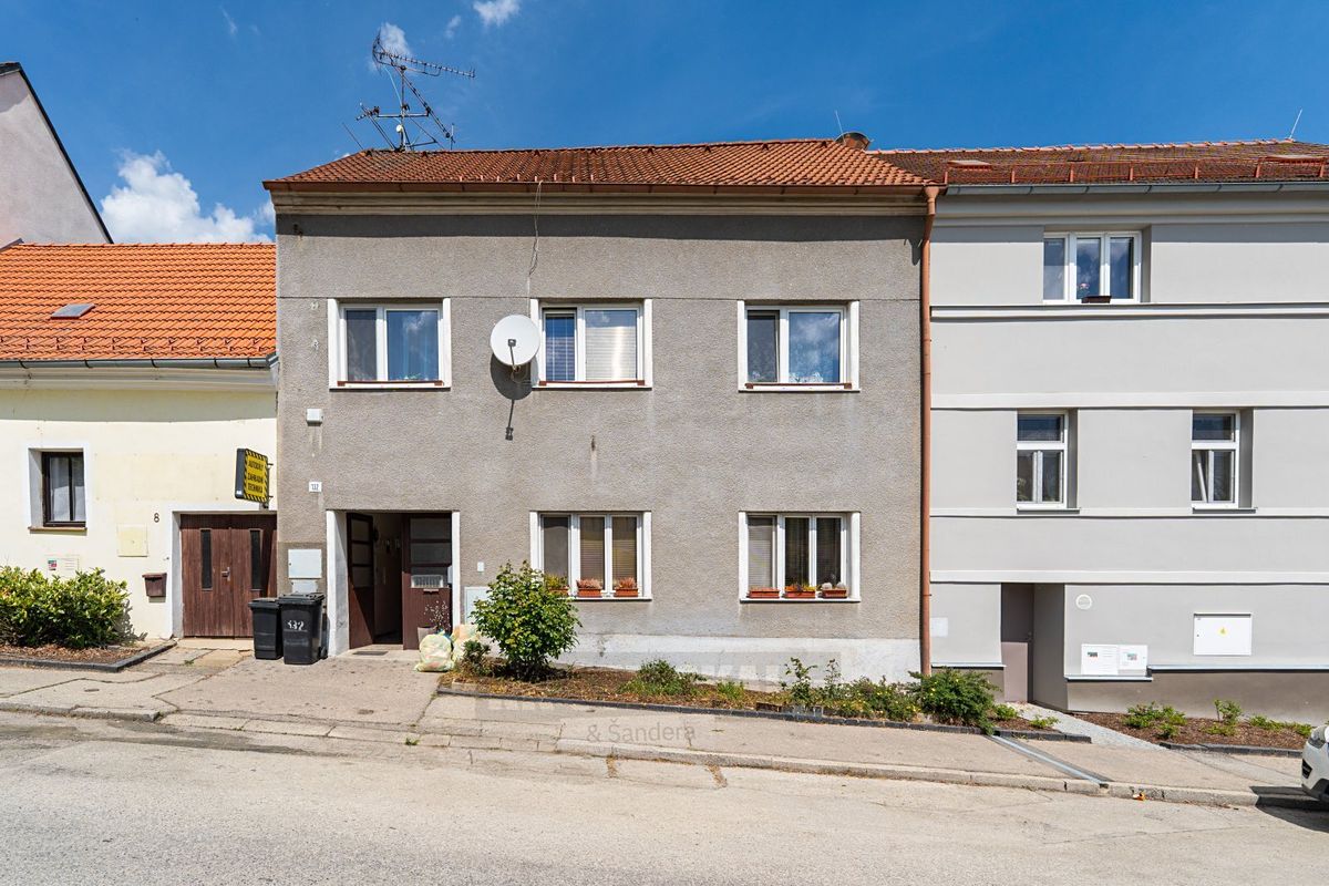Prodej rodinného domu 342 m², pozemek 744 m² – fotografie 3