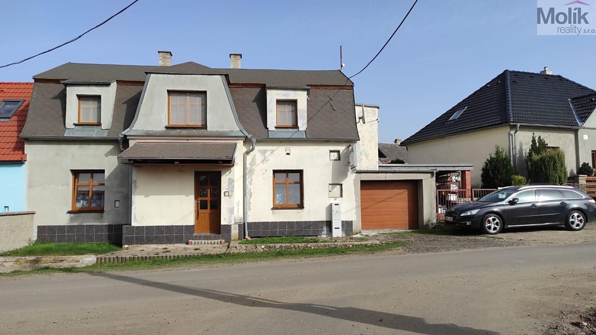 Prodej rodinného domu 240 m², pozemek 880 m²
