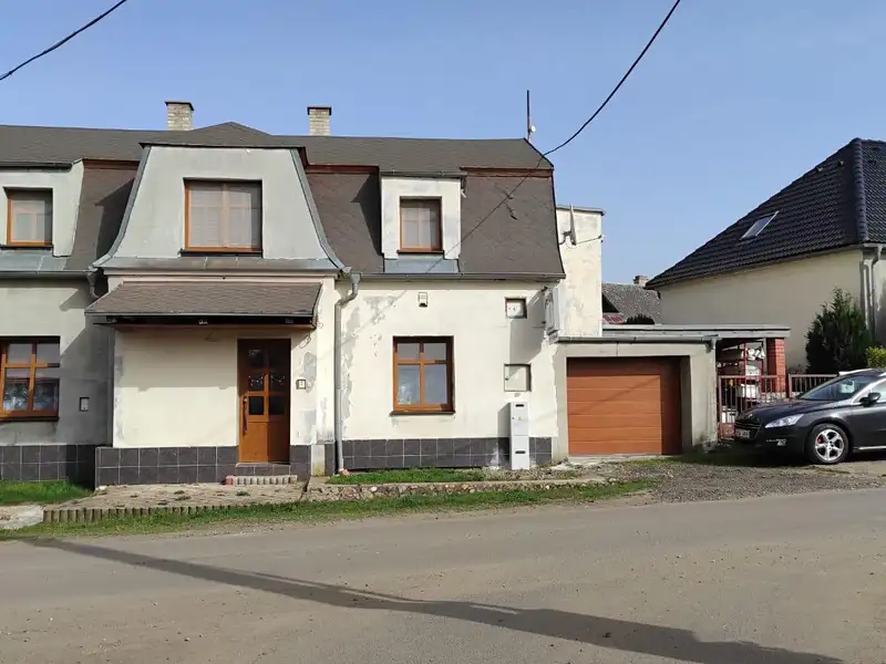 Prodej rodinného domu 240 m², pozemek 880 m², Chbany – náhled fotky 1