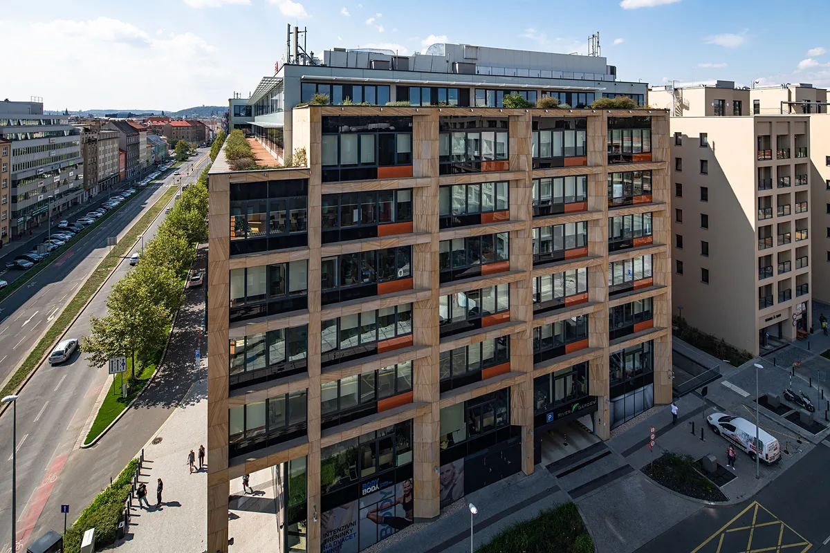 Pronájem kanceláře 877 m²