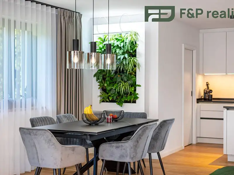 Prodej rodinného domu 320 m², pozemek 902 m², Dobříš – náhled fotky 3