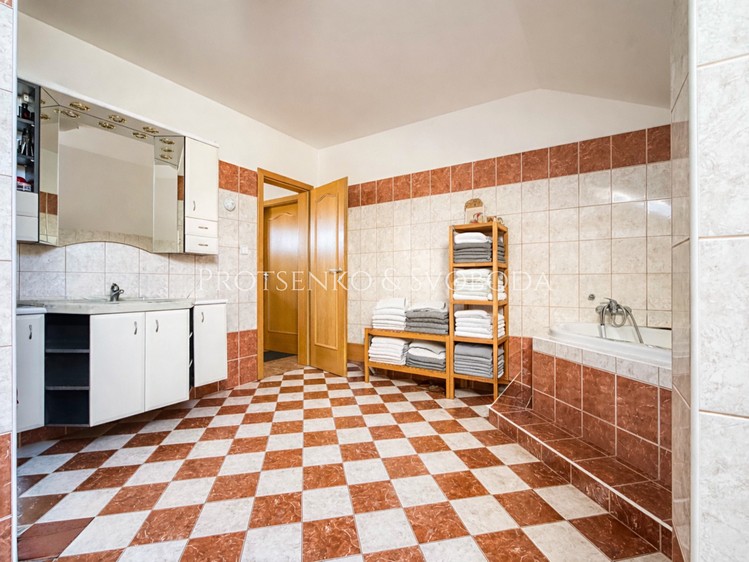 Prodej komerčního prostoru, 283 m² (25 z 26)