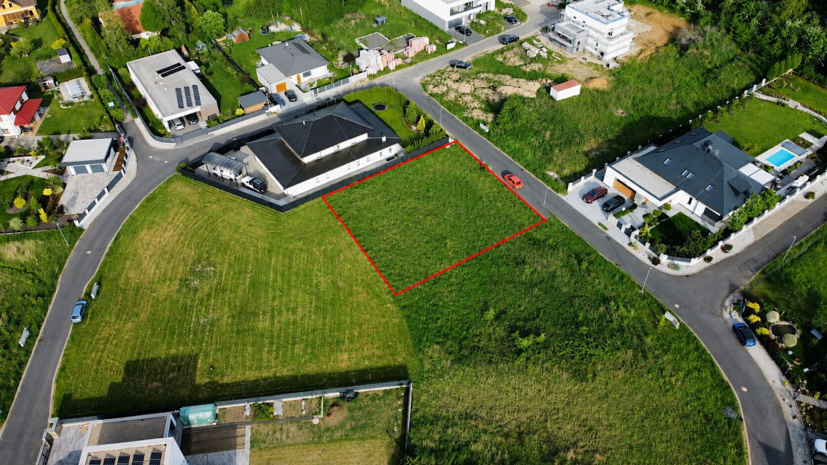 Prodej stavebního pozemku 735 m² – fotografie 2
