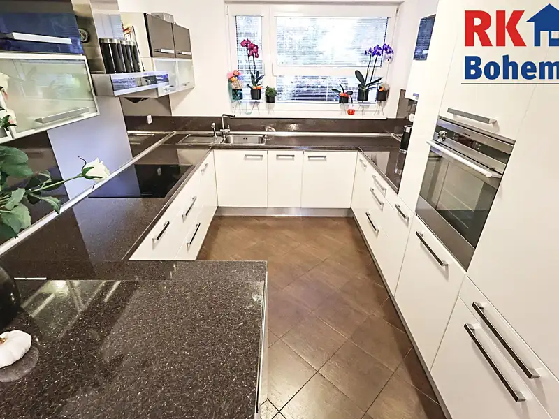 Prodej rodinného domu 184 m², pozemek 283 m², Praha – náhled fotky 1