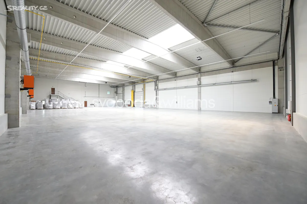 Pronájem výrobní haly, prostoru 1272 m² – pohled 2