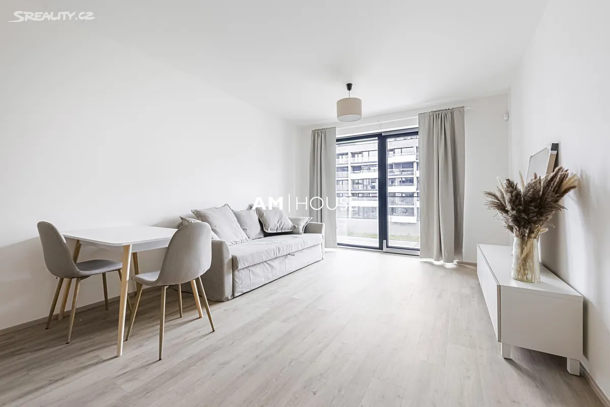 Pronájem bytu 1+kk 36 m², Praha