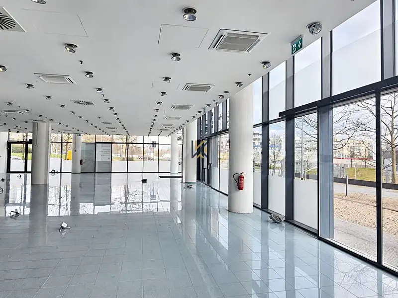 Pronájem obchodního prostoru 146 m², Praha – náhled fotky 1
