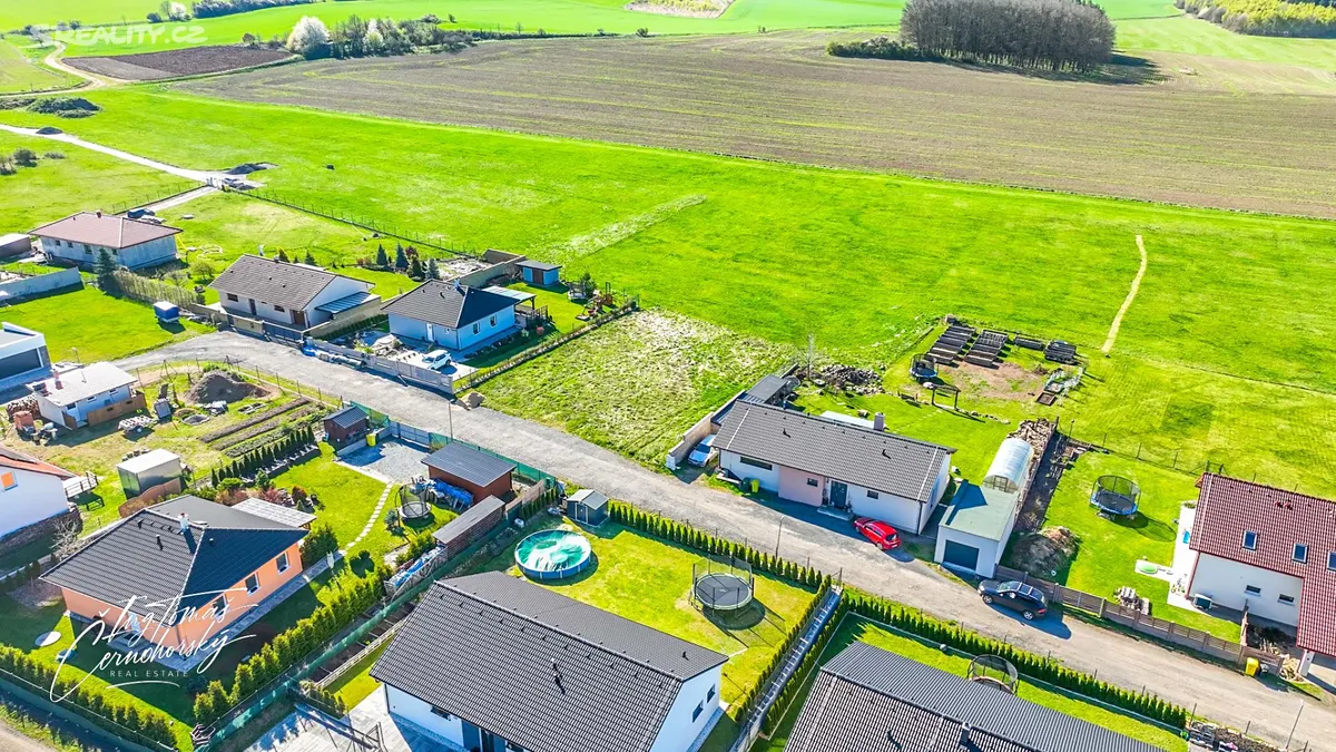 Prodej stavebního pozemku 819 m² – pohled 6